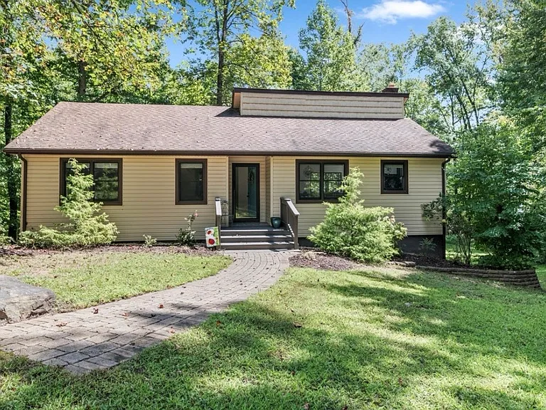 244 Ridgeway Dr — Photo 1