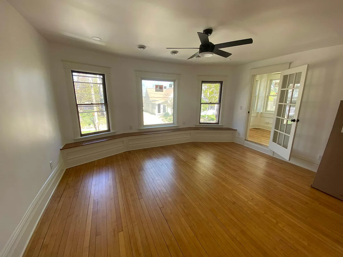 Living room - E Dayton St