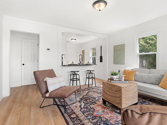 2nd image of 904 Park St