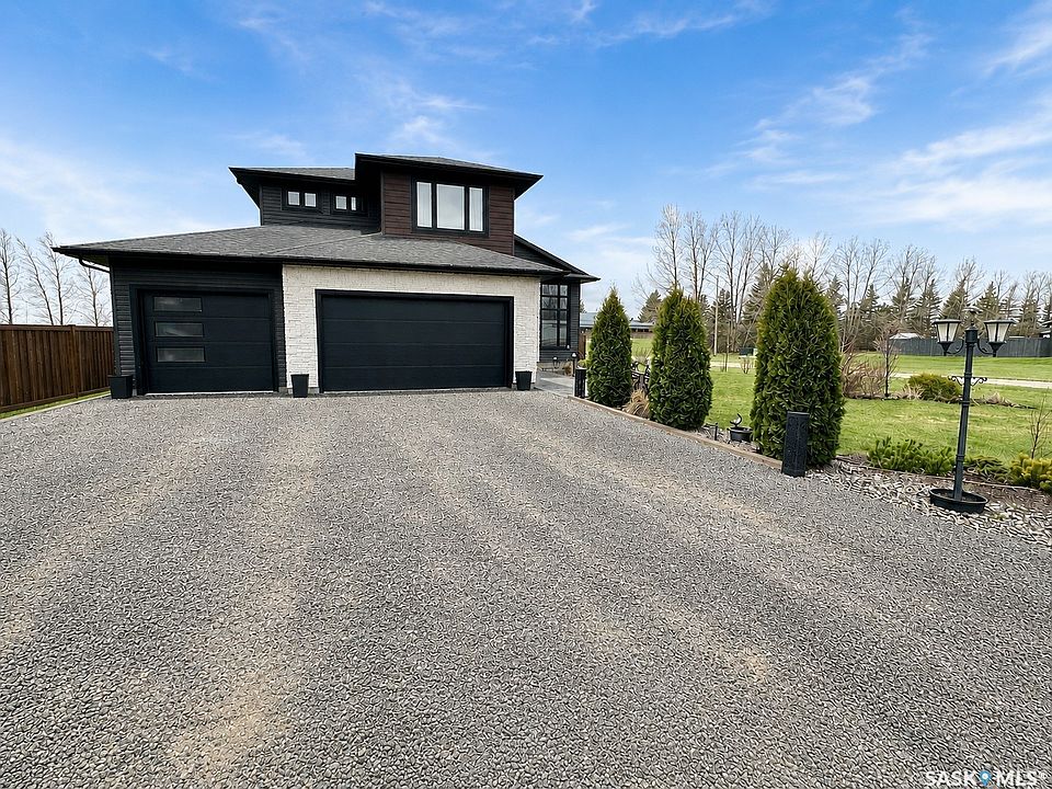 1st image of 1 Lloyd Avenue