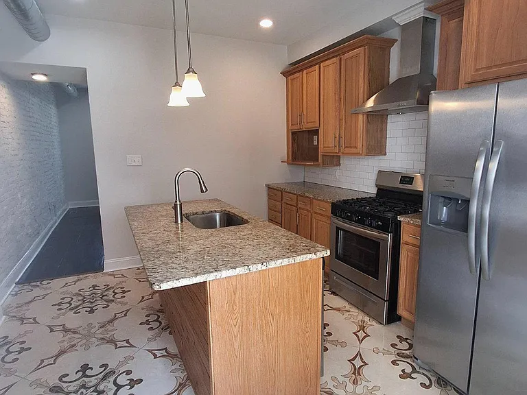 2628 E Harold St — Photo 6