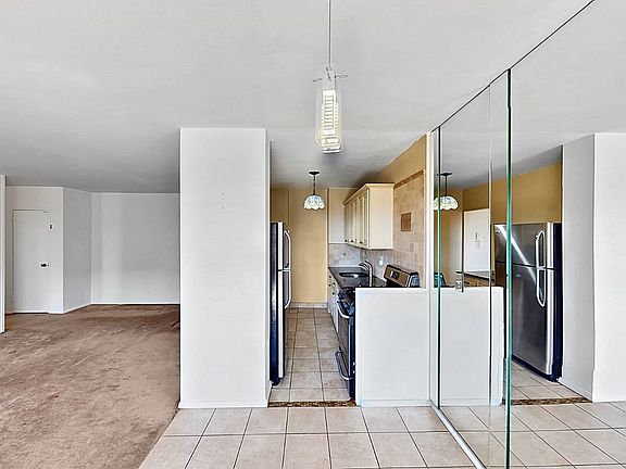 4th image of 2932 W 5th St APT 20D