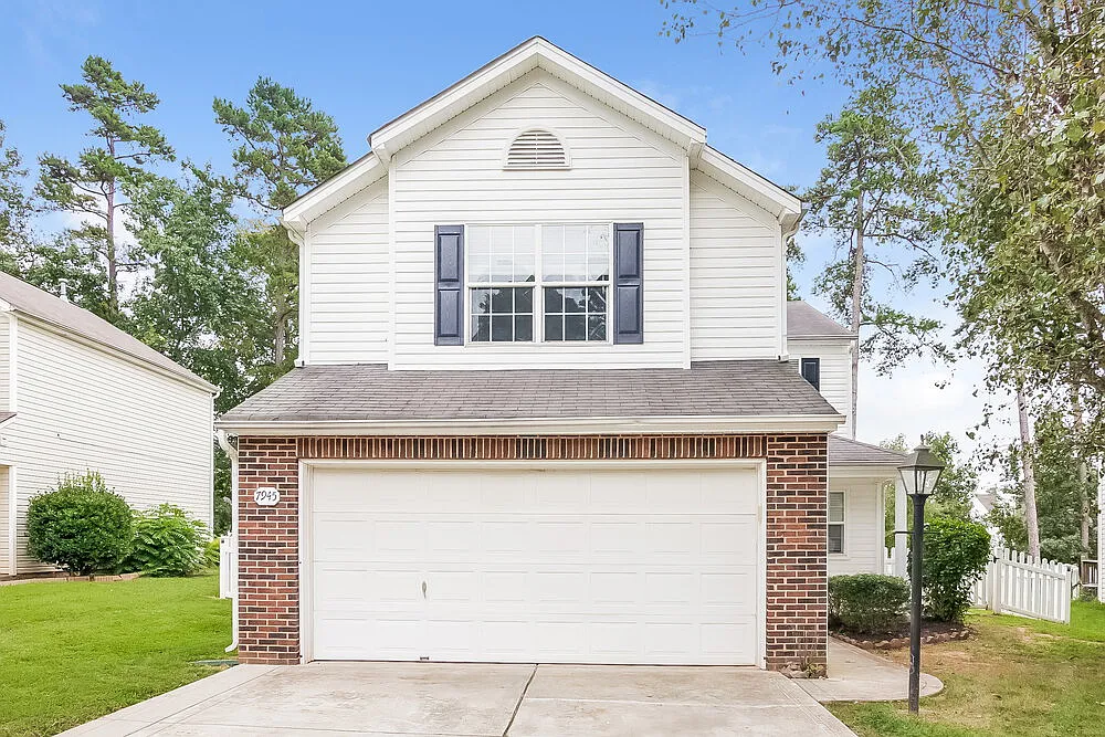 4 bed, 2.5 bath, 1978 sqft, $1,970 — Photo 1