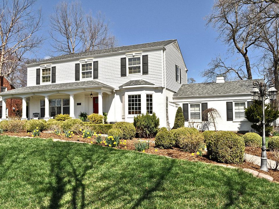 1st image of 133 E Essex Ave