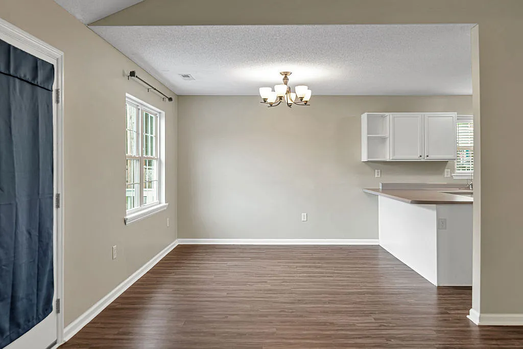 201 Ross Court - 1 — Photo 4
