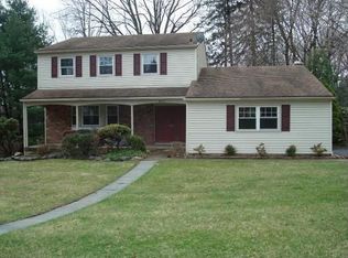 604 Heather Ln, Bryn Mawr, PA 19010