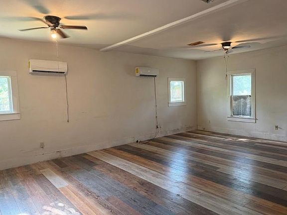 4th image of 443 W Jackson St