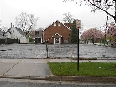 2nd image of 853 E Archwood Ave