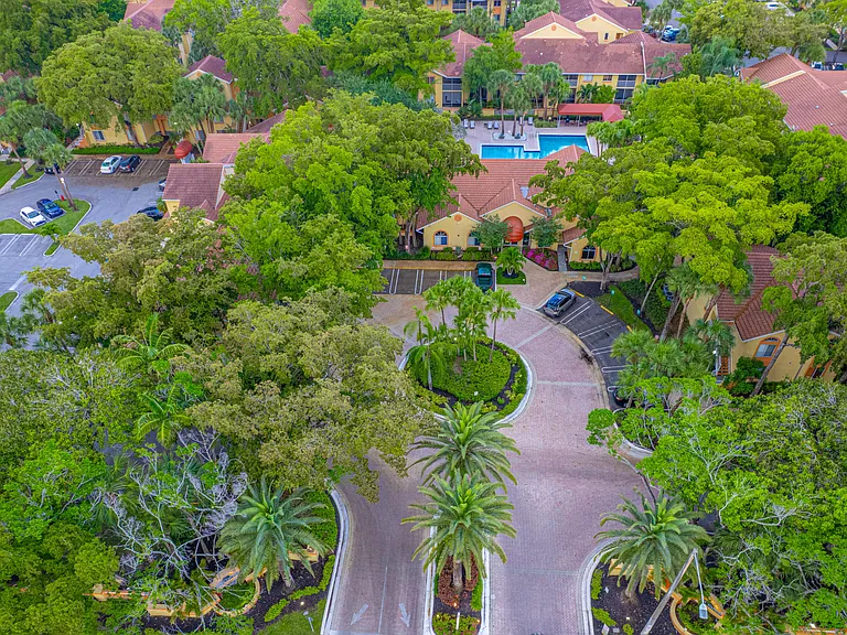 1041 Coral Club Dr #1041 — Photo 25