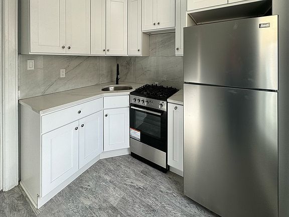 4th image of 4210 25th Ave #2