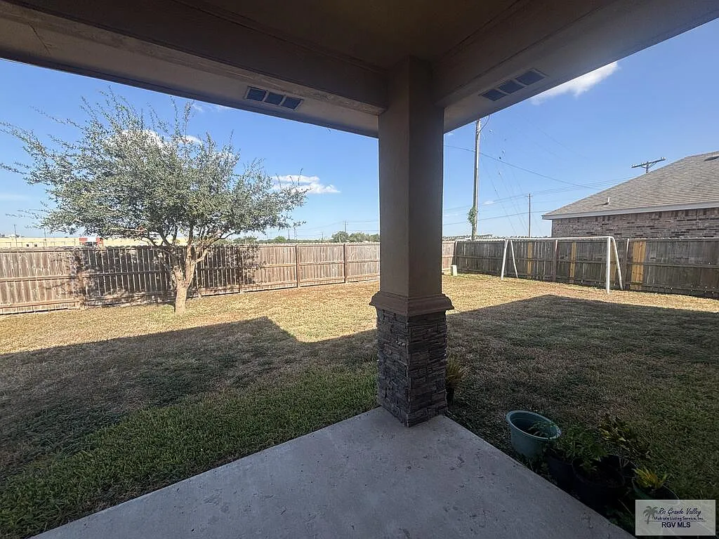 3 bed, 2.0 bath, 1300 sqft, $1,750 — Photo 2