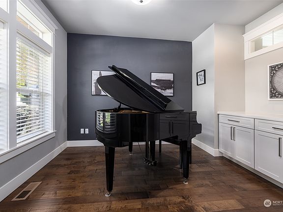 5th image of 4817 Beaver Pond Drive S