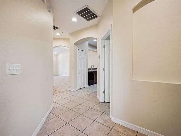 4th image of 952 DAVENWOOD COURT