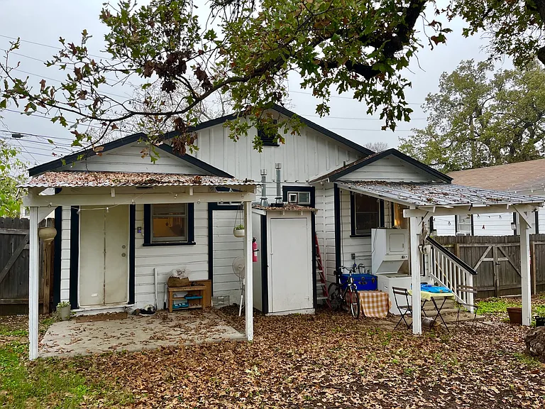 1135 Leona St — Photo 11
