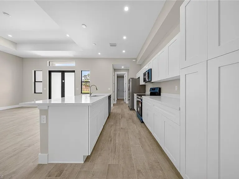 821 Moore Ave — Photo 11