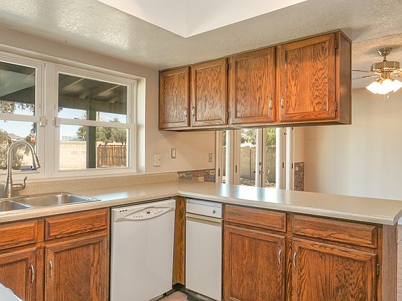 4th image of 4506 W Puget Ave