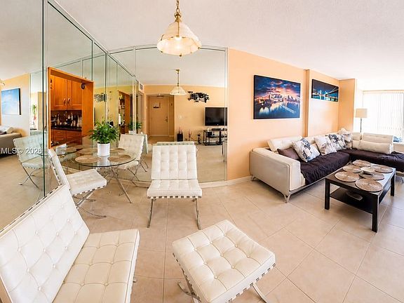 2nd image of 1000 Parkview Dr APT 505