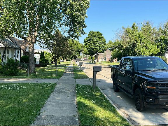 4th image of 13437 Brainbridge Ave