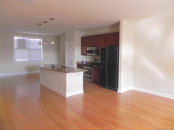 4th image of 119F Steinbeck Way