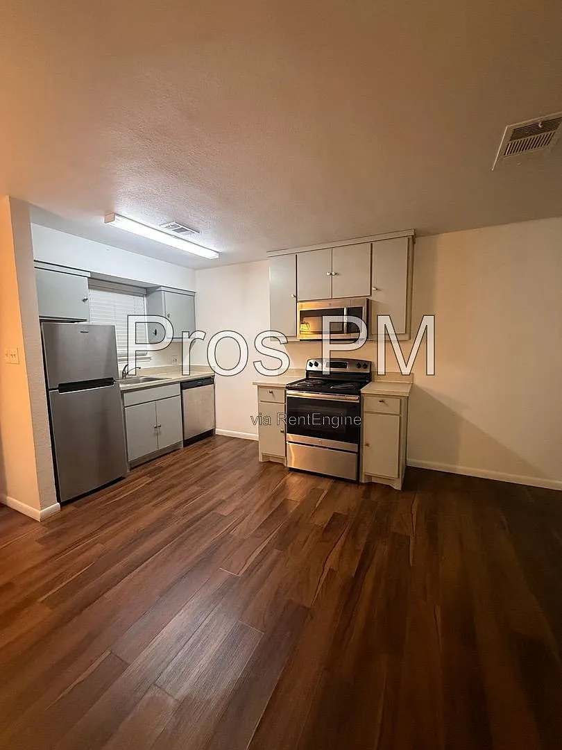 2 bed, 1.0 bath, 750 sqft, $1,095 — Photo 1