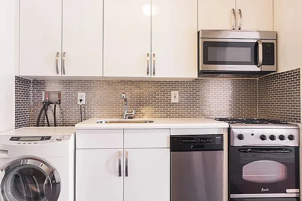 Rented by Smart City Real Estate LLC | media 9