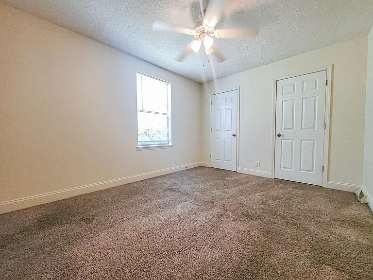 105 Kingsbury Ct — Photo 13
