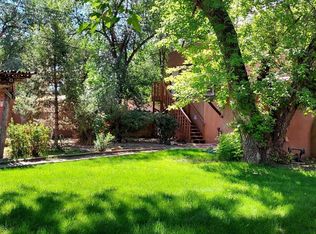 137 Bent St, Taos, NM 87571