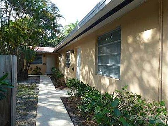 3rd image of 2834 Coconut Ave