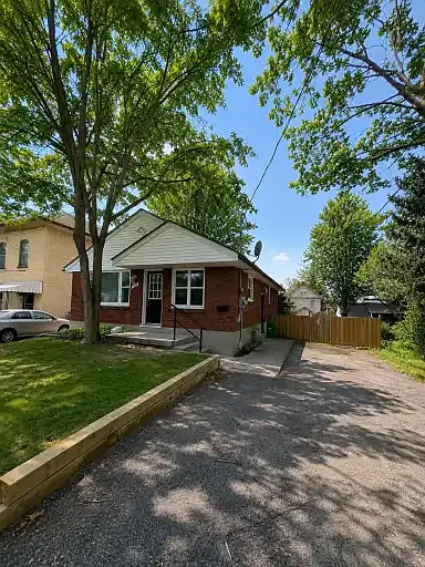 3 bed, 1.0 bath, 900 sqft, $2,195 — Photo 1