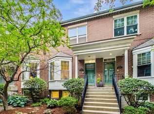 250 W Scott St APT D, Chicago, IL 60610