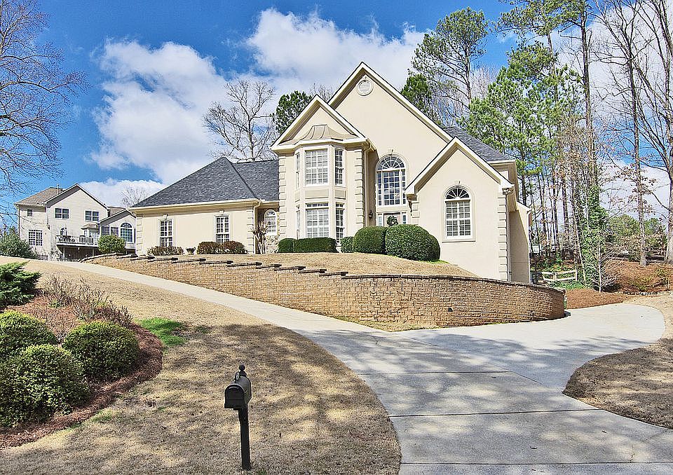 1st image of 170 Willow Brook Dr