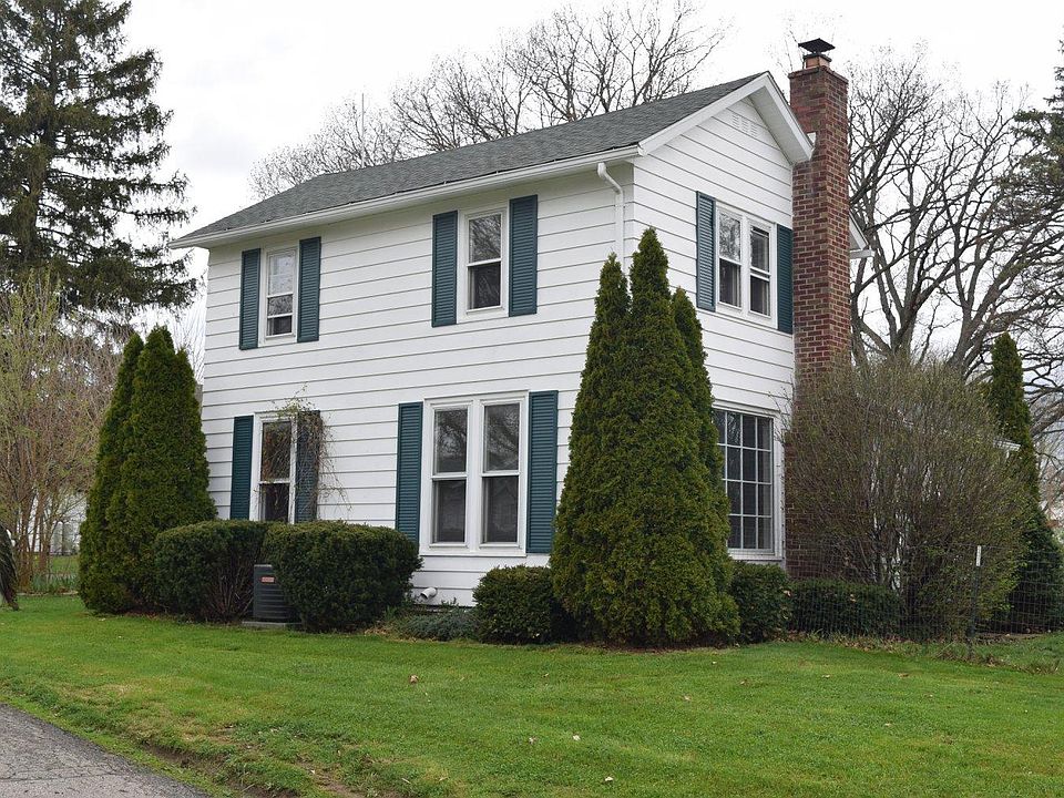 Front of home. The peacock to the left is real. Front and side area now has a fence.