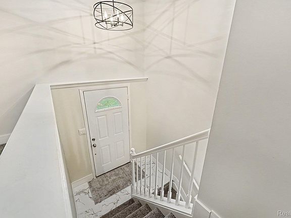 3rd image of 39721 Camp St