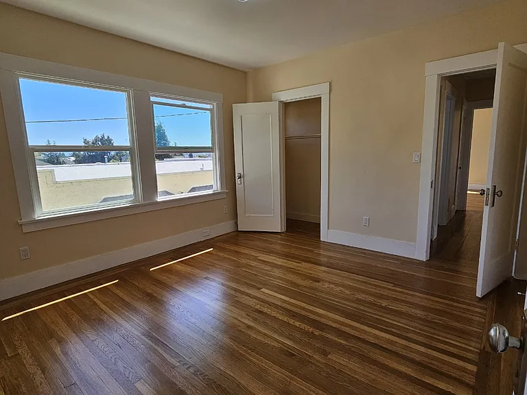 481 Van Dyke Ave #1 — Photo 29