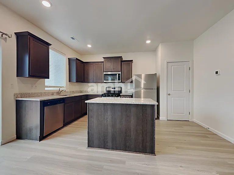 1306 W 16th Ave — Photo 3