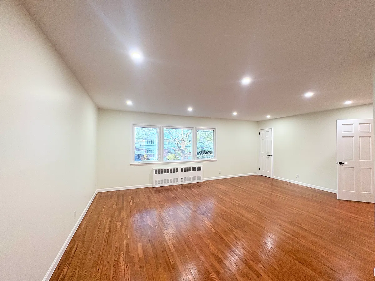 Building Photo - 14626 26th Ave #2