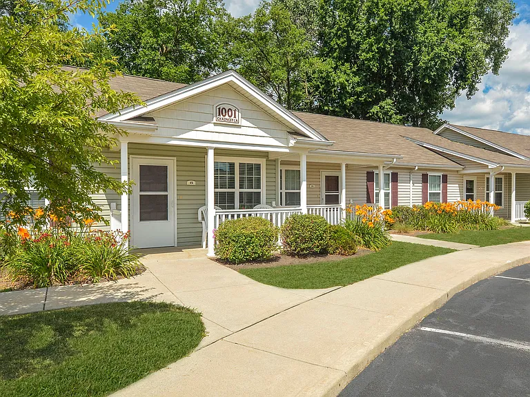 1005 Chauncey Ln — Photo 6