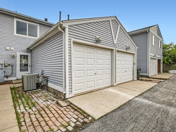 473 Meadow Green Ln, Round Lake Beach, IL 60073