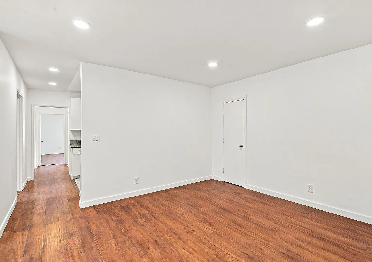 956 Elden Ave — Photo 4