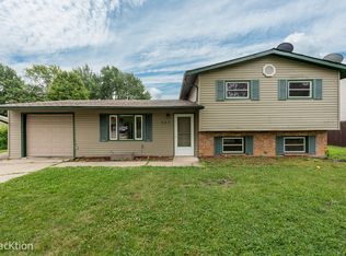 527 Spruce Rd, Bolingbrook, IL 60440