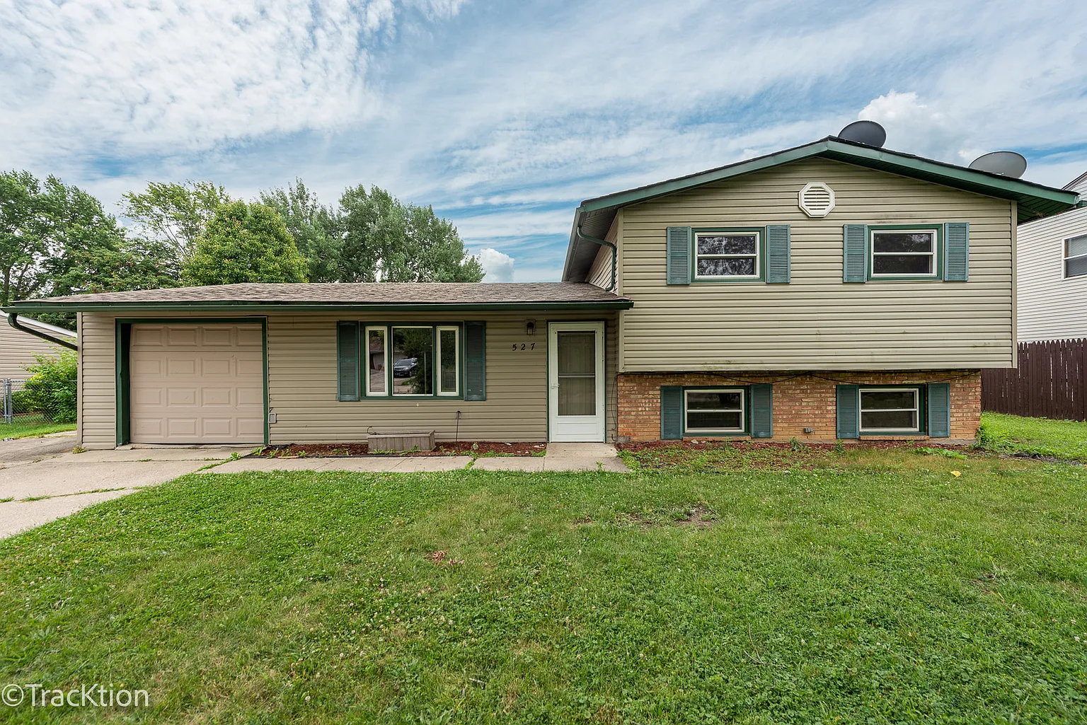 527 Spruce Rd photo 1