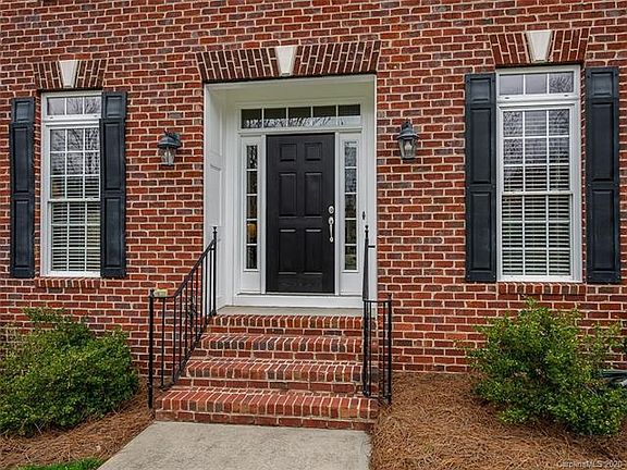 2nd image of 10019 Warwickshire Ln