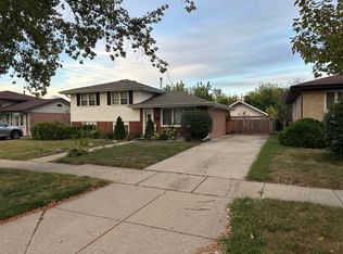 10501 Forest Ln, Chicago Ridge, IL 60415