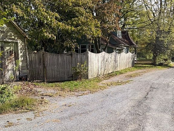 3rd image of 1389 N Ellsworth Ave