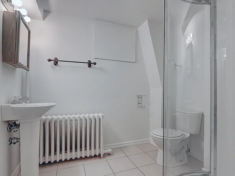 138 Fallingbrook Rd — Photo 29