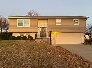 1019 8th St SE, Dyersville, IA 52040