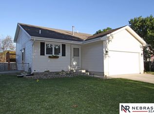6115 NW 11th St, Lincoln, NE 68521