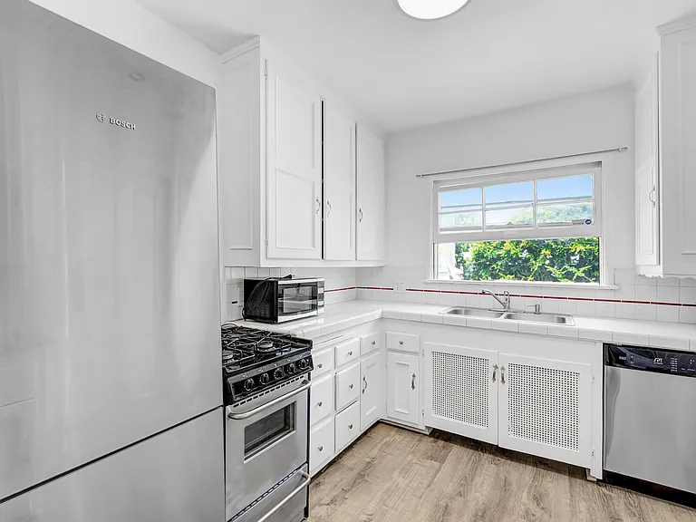 262 S Spalding Dr #1/2 — Photo 6