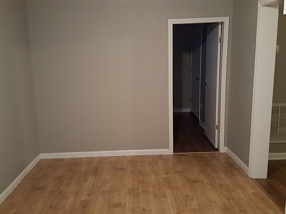 5th image of 500 Montrose Ave