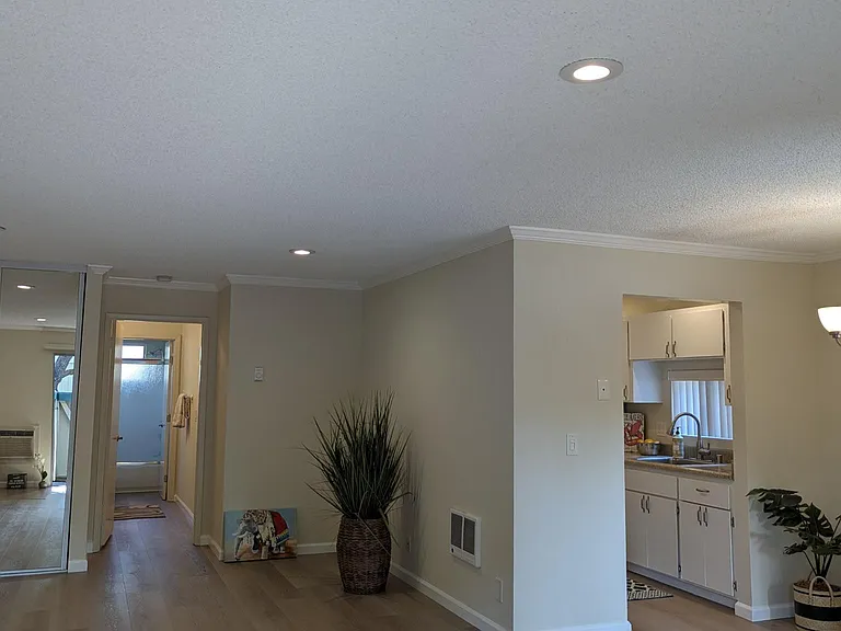 Live Oak Apartments — Photo 22